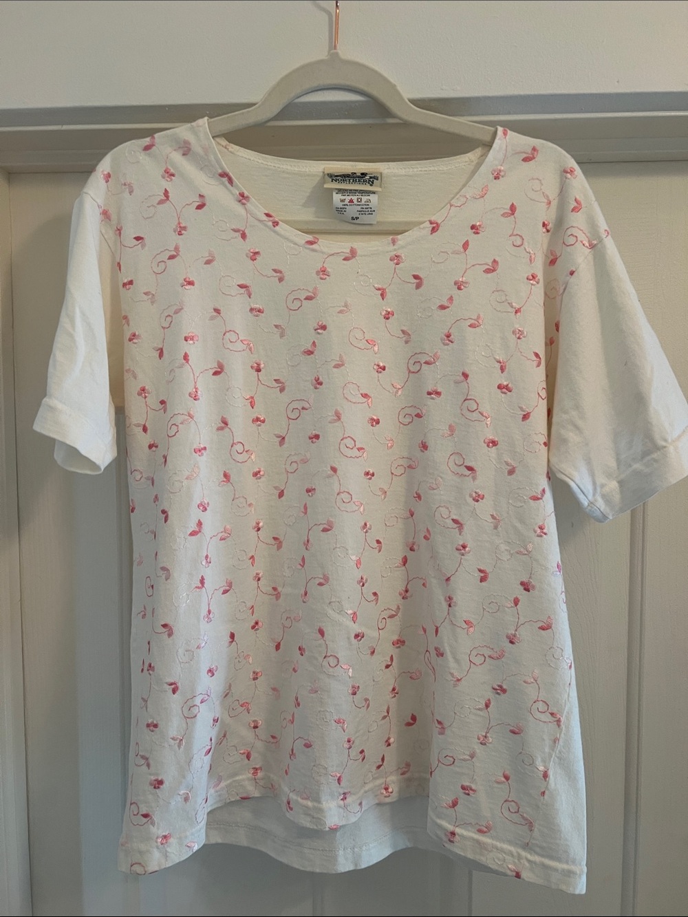 Northern Reflections White Tee with Pink Floral Embroidery Women’s Small